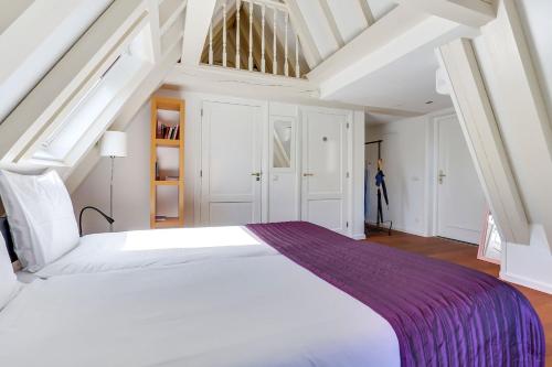 City-centre, Canal-house, luxurious , stylish bedroom, ensuite bathroom, Amsterdam (photo 4)