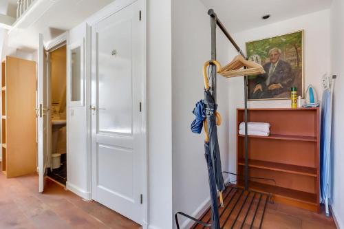 City-centre, Canal-house, luxurious , stylish bedroom, ensuite bathroom, Amsterdam (photo 9)