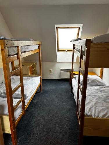 4 bunk beds