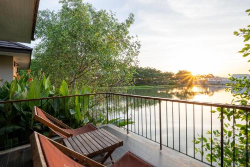 View, Ploen Pirom near Debsirin Romklao School