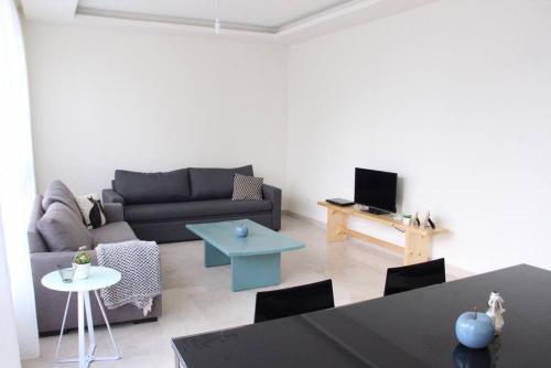Modern 3BR Apt next to Hotel Dieu - image 9