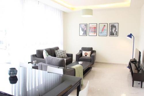 Modern 3BR Apt next to Hotel Dieu