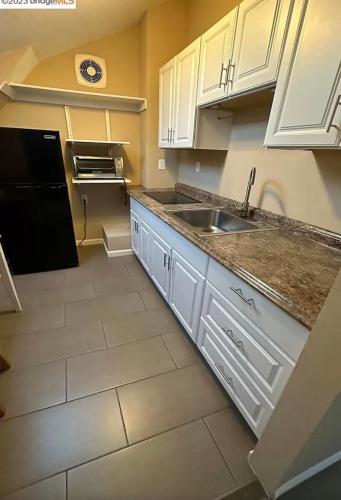 5 bedroom house in prestigious neighborhood! thumb 3