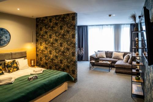 Seven Hotel Bytom - Katowice - Tap to explore photos