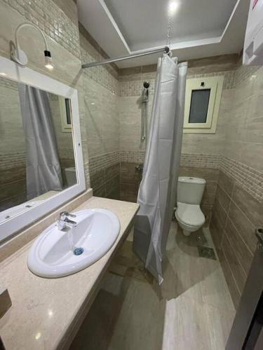 3-Bedroom Apartment on the Third Floor with 3 Balconies and lovely Pool View, Street View and Free Beach Access in Sharm Hills Resort