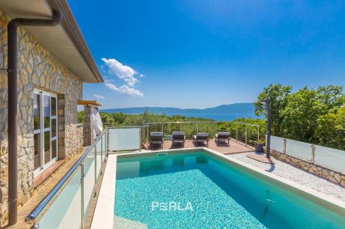 House SEA VIEW with pool