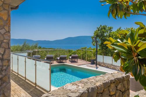 House SEA VIEW with pool