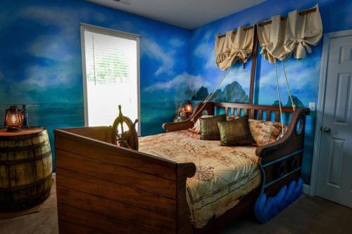 Themed Room Mountain Retreat with Home Theater in Mars Hill, USA
