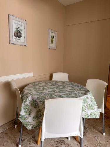 Family Room image 8