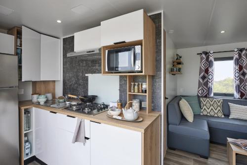 virtuve, Camping Le Coin Charmant in Chauzon