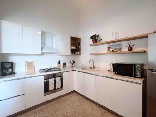 Bright Loft 4BR MarMikhael - image 2