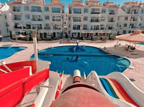 3-Bedroom Apartment on the Third Floor with 3 Balconies and lovely Pool View, Street View and Free Beach Access in Sharm Hills Resort