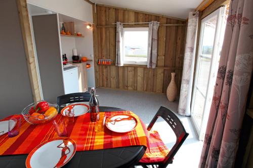 virtuve, Camping Le Coin Charmant in Chauzon