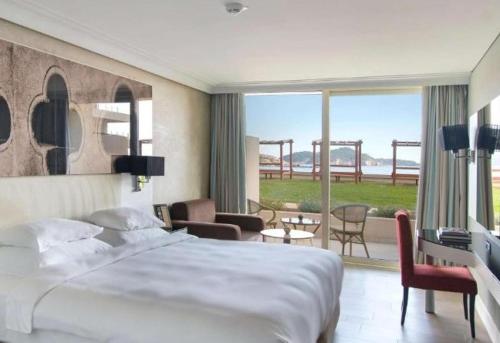 Superior Double Room with Garden View and Partial Sea View