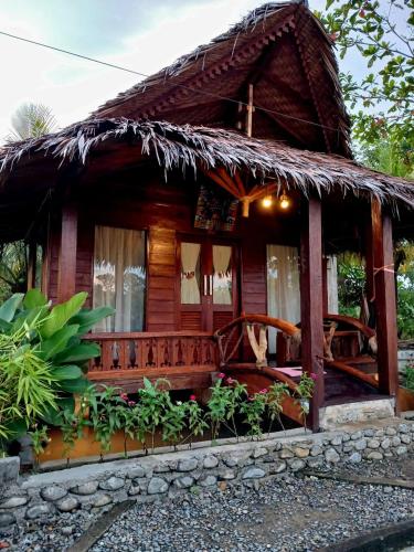 Tropical Jungle Hut