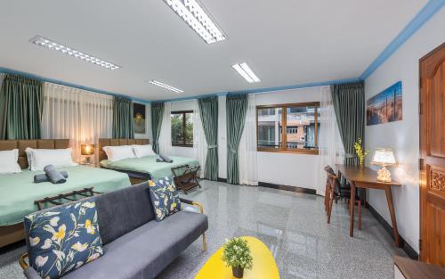 RoofTop Paradise Newly Built Home 900meters to ChidLomBTS and Central World FREE Airport pickup