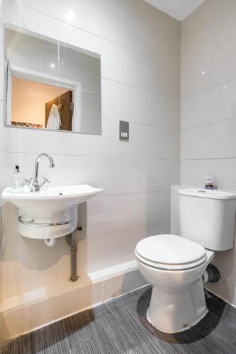 Aldgate Flats - image 10