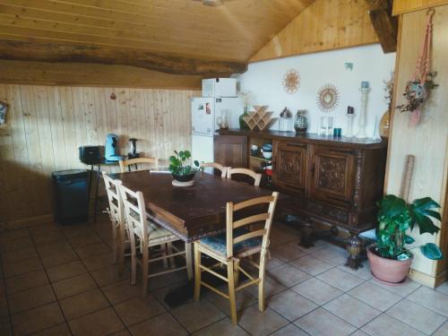 Charmant duplex 70m2,type châlet savoyard (Charmant duplex 70m2,type chalet savoyard) in Le Mollard