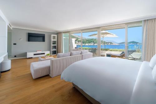 Spa Suite with Balcony and Sea View