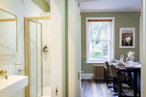 Stunning Boutique Flat in Central Location - Alfred, Bath (photo 7)