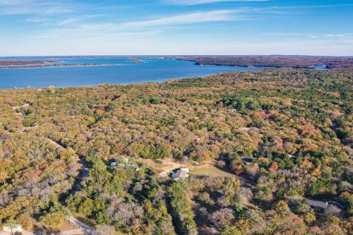 Pottsboro Group Getaway Close to Lake Texoma! in Willow Spring, USA