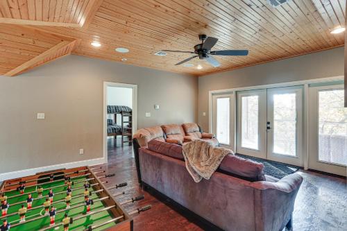 Pottsboro Group Getaway Close to Lake Texoma!