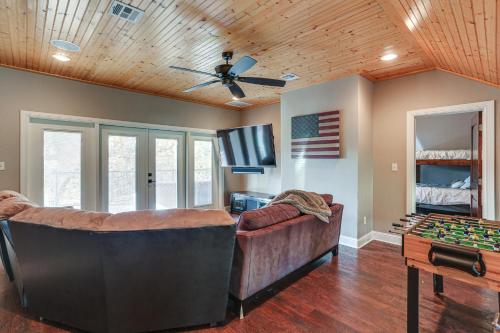 Pottsboro Group Getaway Close to Lake Texoma!