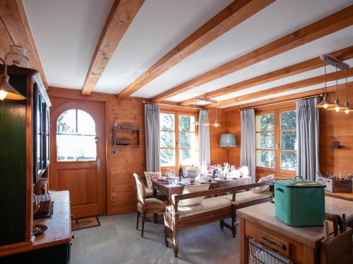 Chalet Chalet Tetras by Interhome in 維拉爾薩羅恩