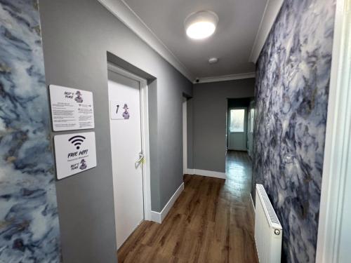 ล็อบบี้, Billy's Place in บอสตัน