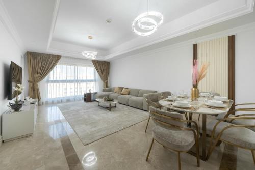 Modern 1BR in Vibrant Fairmont North Residence - 90AB6, Дубай