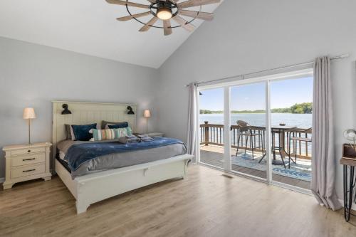 Landmark Lakehouse - luxury living in PLX photo 1