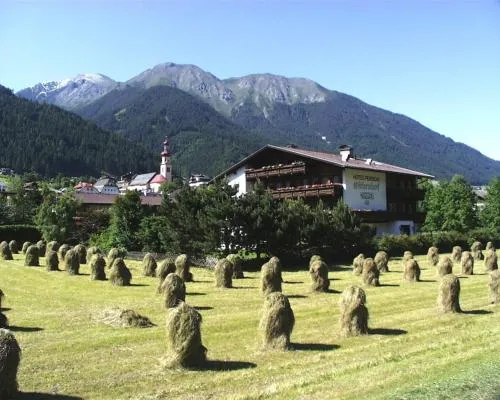 Hotel Eschenhof & Apartments in Fulpmes, Österreich