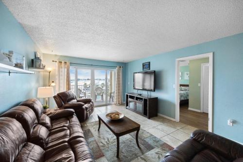 Beachfront Complex - 2b 2b - Beach Place #402 in Madeira Beach