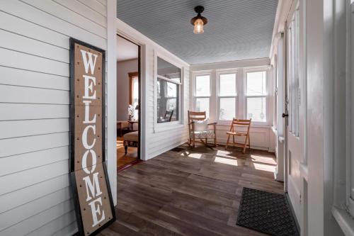 Walk to Downtown Kent - 3 BR House w Patio & Yard in Kent, USA