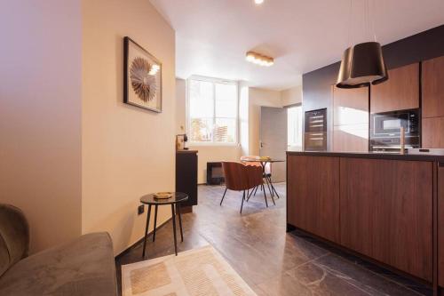 La suite du 21 - jacuzzi - sauna - centre ville in บูร์ก-ออง-เบรส