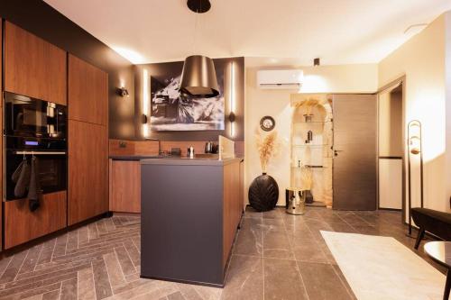 La suite du 21 - jacuzzi - sauna - centre ville in บูร์ก-ออง-เบรส