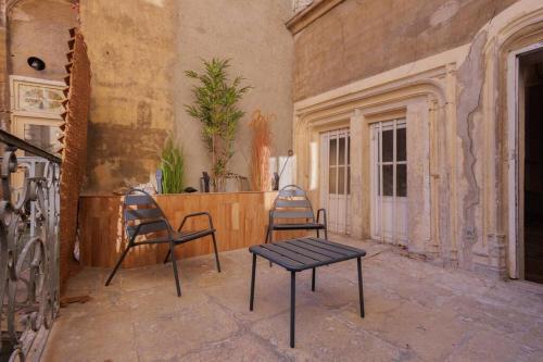 La suite du 21 - jacuzzi - sauna - centre ville in บูร์ก-ออง-เบรส