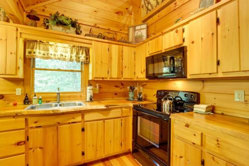 Forested McCaysville Cabin on Fightingtown Creek! in McCaysville, USA