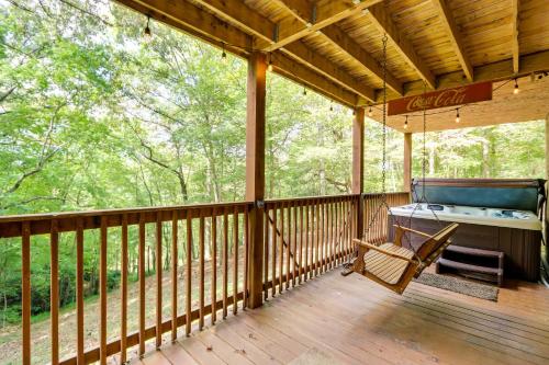 Forested McCaysville Cabin on Fightingtown Creek! in McCaysville, Vereinigte Staaten von Amerika