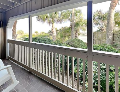 Hibiscus 103-B 2 Bedrooms Sleeps 6 Ocean Front Ground Floor 3 Pools - image 2