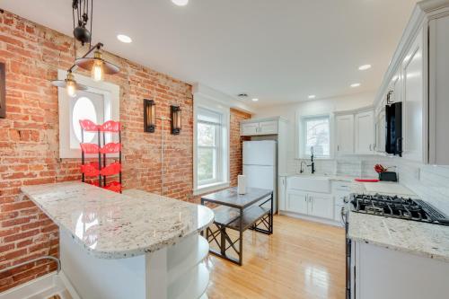 Charming Apartment about 15 Mi to The Amish Village! in Lancaster, USA