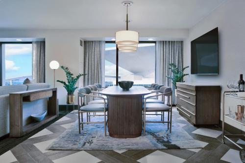 Hilton Omaha - image 10