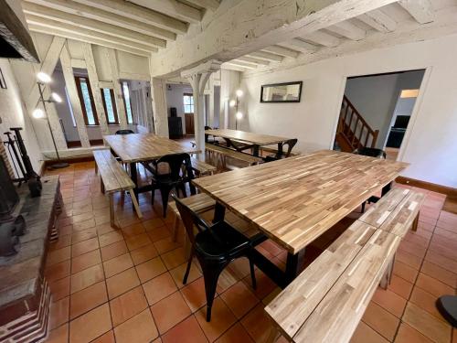 villa festive HOMAZING piscine privée 2h de Paris (villa festive HOMAZING piscine privee 2h de Paris) in Mondoubleau