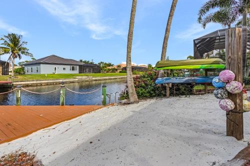 Adventure awaits with Heated Pool Kayaks Pool Table & Private Beach - Villa Las Palmas - image 7