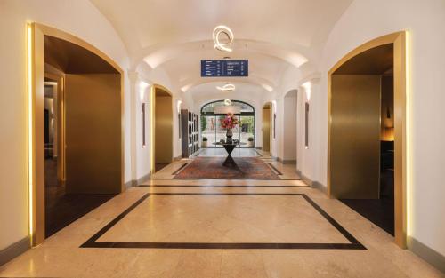 511820456 Anna Grand Hotel
