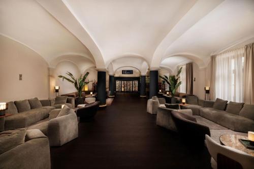 511823430 Anna Grand Hotel