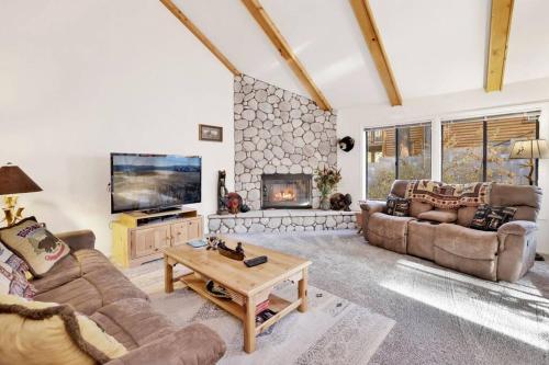 Deer Run Condo- Relaxing Resort Townhouse Retreat - Big Bear Lake