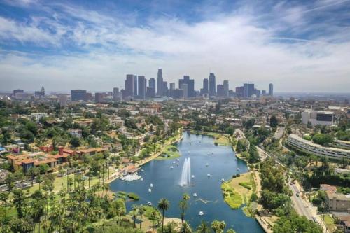 Spacious Resort Getaway @ Echo Park Ranch - Luxury indoor/ outdoor home steps from Sunset Blvd, Echo Park Lake, Dodgers Stadium, Los Angeles (photo 9)