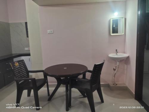 sri venkateswara Grand homestay- Hill View ,Ac service Apartment ,Nearest to Alipiri