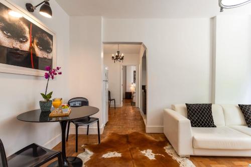One-Bedroom Apartment image 3